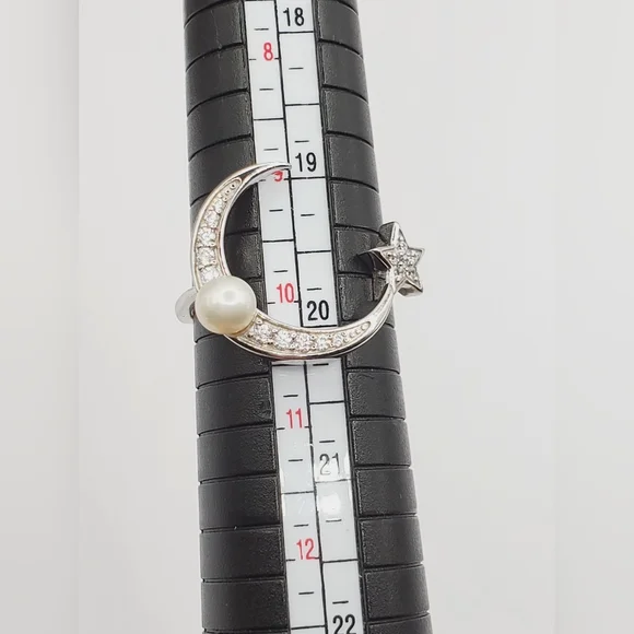White Diamond Simulants & Pearl 925 Sterling Silver Moon & Star Ring - Picture 4 of 5